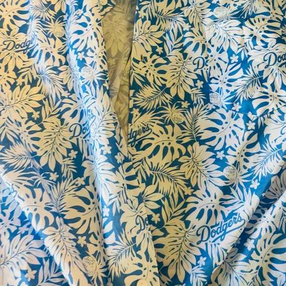 COPY - Dodger shirt - Picture 7 of 9